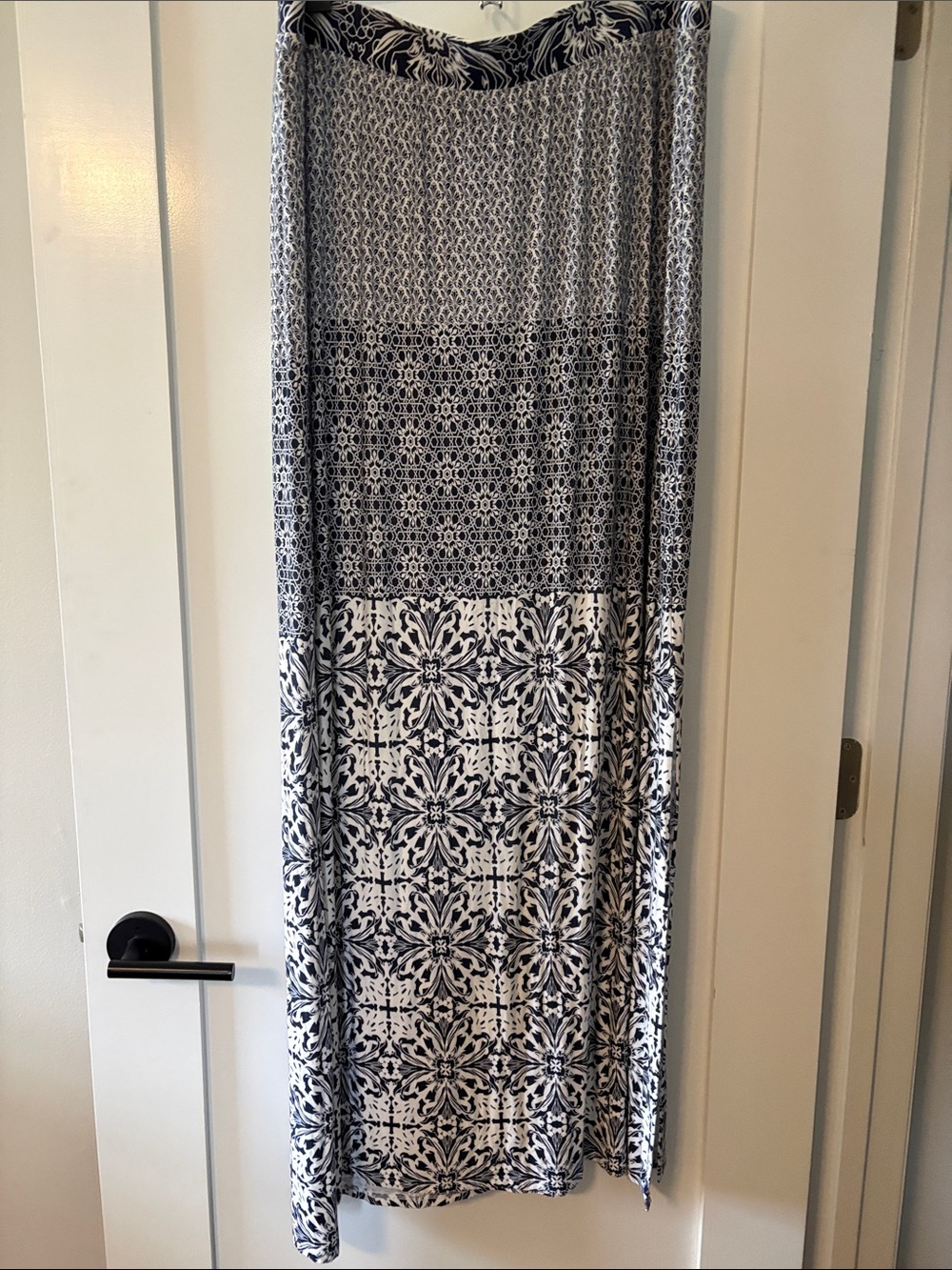 Lane Bryant Stylish Navy and White Skirt.  18/20 women’s plus.